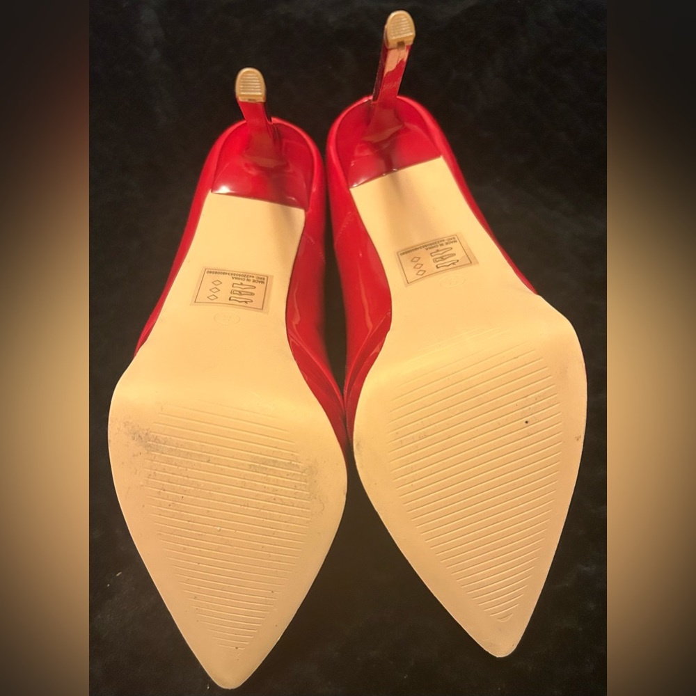 Red Stilettos - Picture 5 of 6